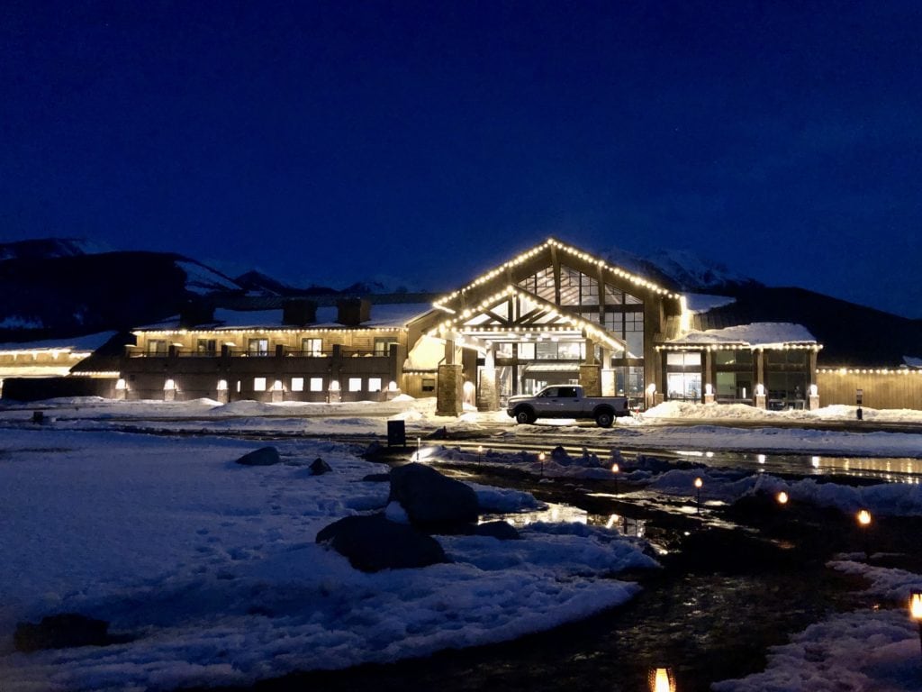 nighttime exterior of the sage lodge in paradise valley 