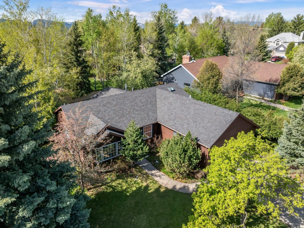 524 Fieldstone Drive, aerial view of property and surrounding area