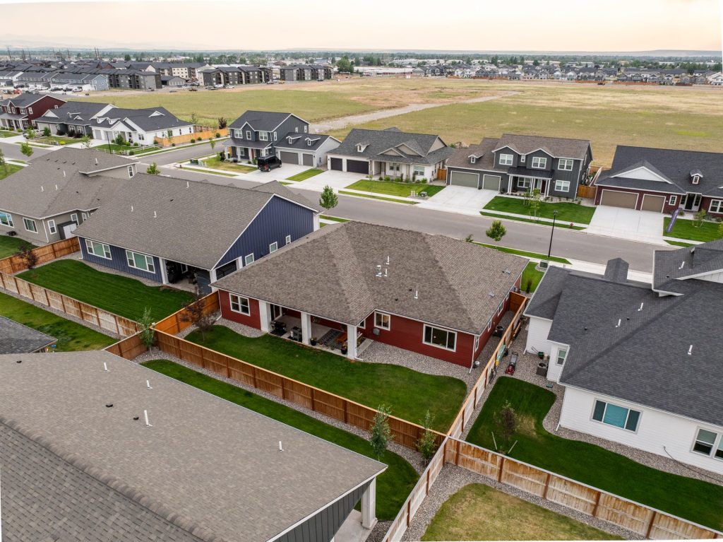 904 Halfpipe Street, aerial view of property and surrounding area