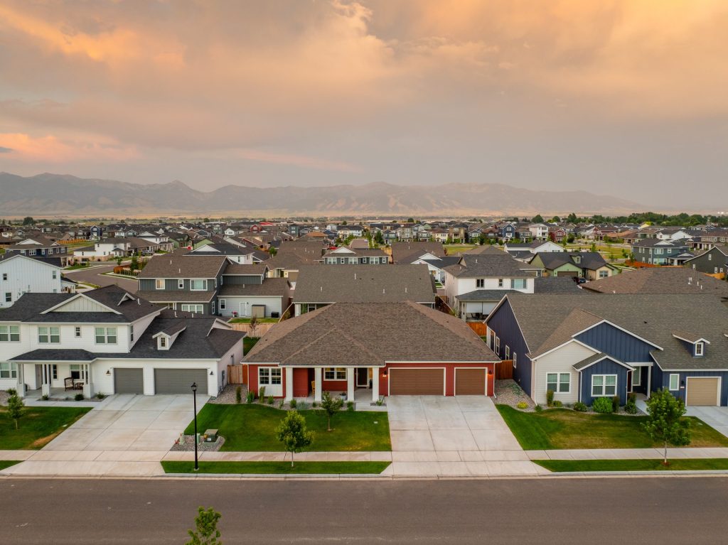 904 Halfpipe Street, aerial view of property and surrounding area