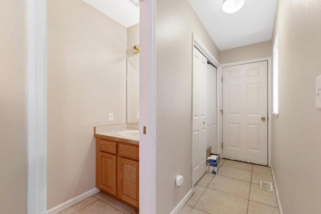 519 N 19th Avenue, Unit C, entrance hallway looking into half bathroom