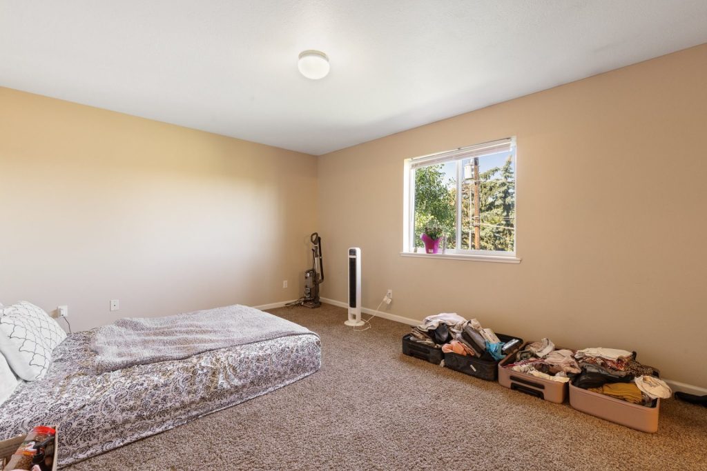 519 N 19th Avenue, Unit C, primary bedroom