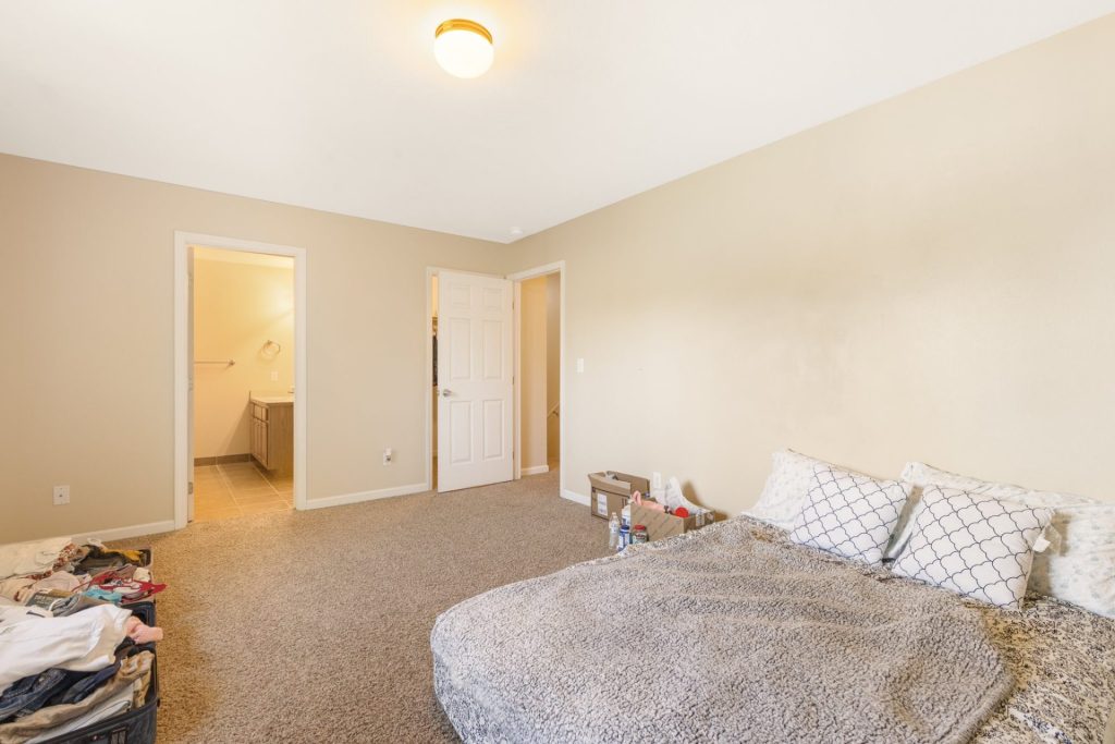 519 N 19th Avenue, Unit C, primary bedroom