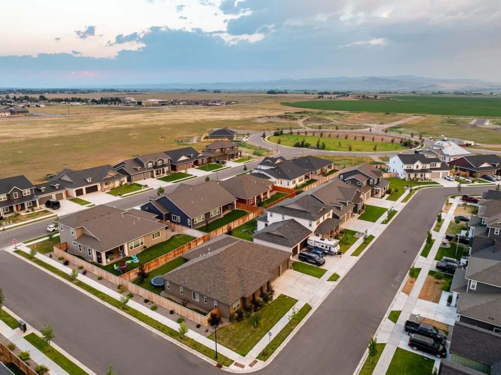 904 Halfpipe Street, aerial view of property and surrounding area