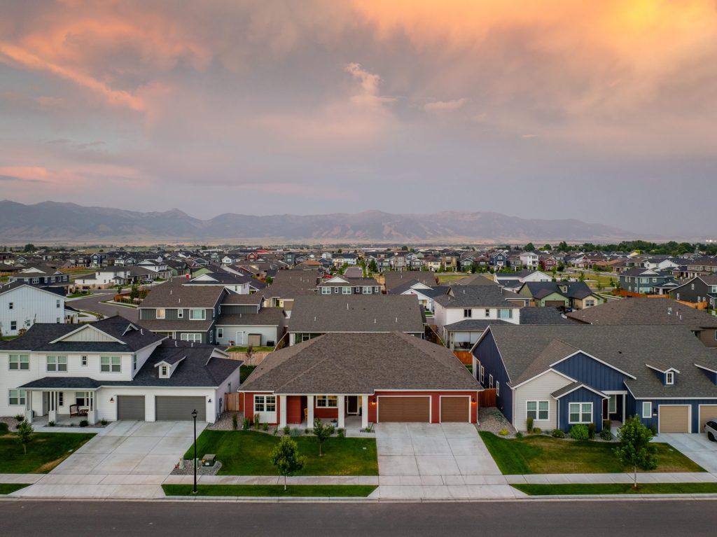 904 Halfpipe Street, aerial view of property and surrounding area