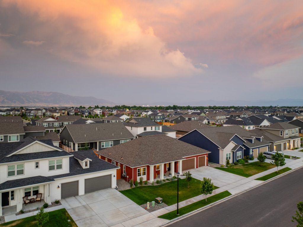 904 Halfpipe Street, aerial view of property and surrounding area